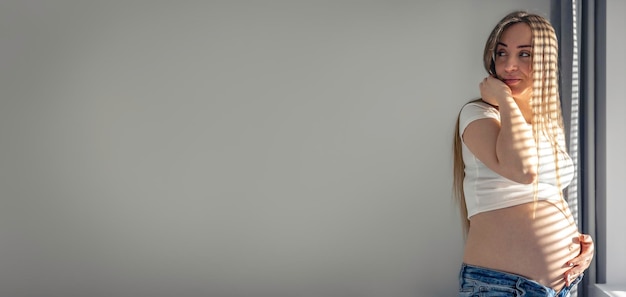 Как ухаживать за кожей живота, чтобы снизить риск растяжек