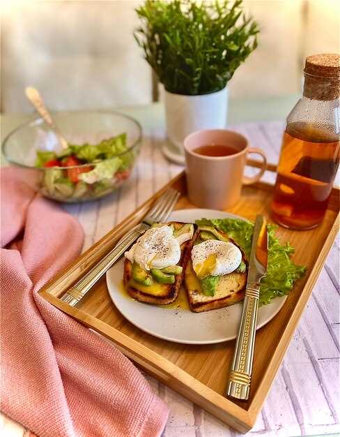 Тосты с авокадо и яйцами: основу быстро и легко подготовить