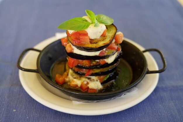 Баклажаны восточного стиля с карри и кокосовым молоком