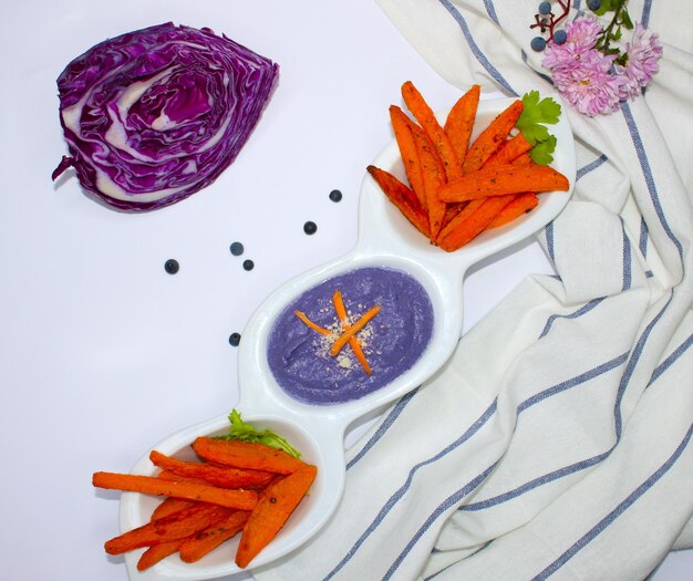 Морковный салат с орехами и изюмом