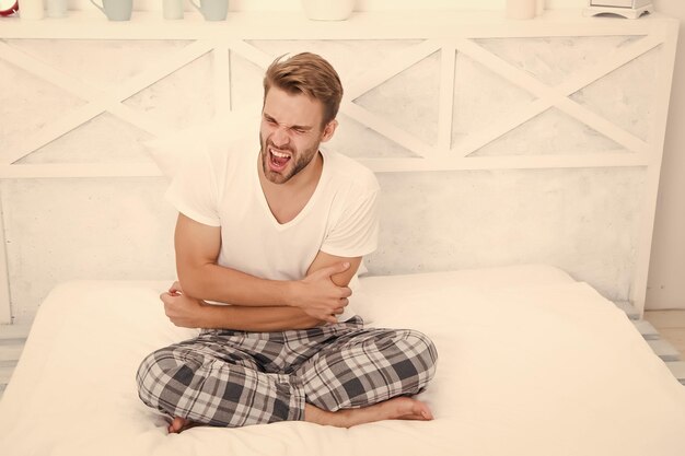 Первая помощь при внезапной острой боли: что не стоит делать