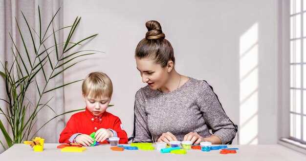 Поддержка при стоянии и первые шаги