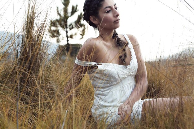 Цвет, фасон и детали платья: что означают различные вариации