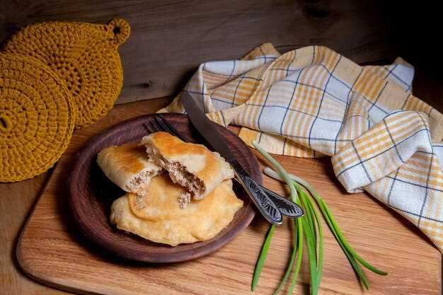 Раскладка начинки и защипывание краев