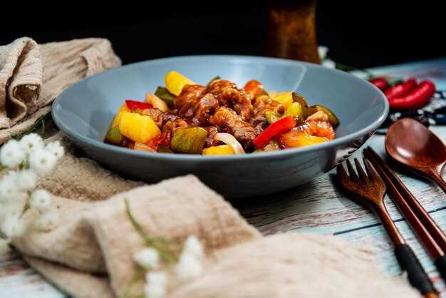 Гуляш из индейки с грибами и томатной пастой: подготовка ингредиентов