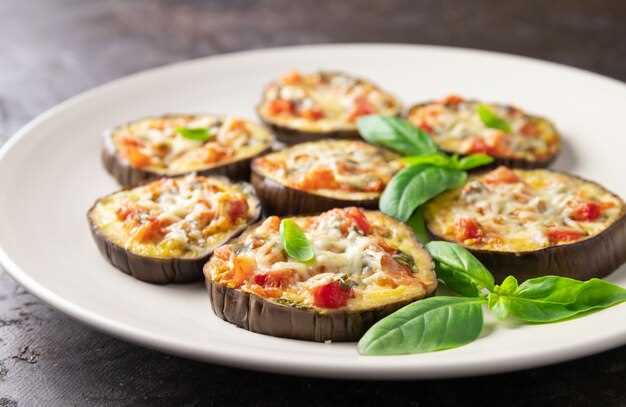 Добавление сыра и чесночного соуса для ароматизации