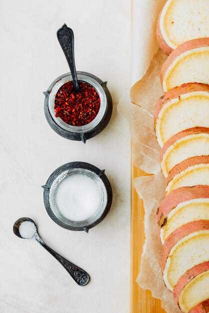 Классический способ подачи с салом в луковой шелухе