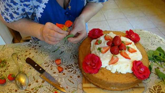 Формирование и использование белкового крема в торте