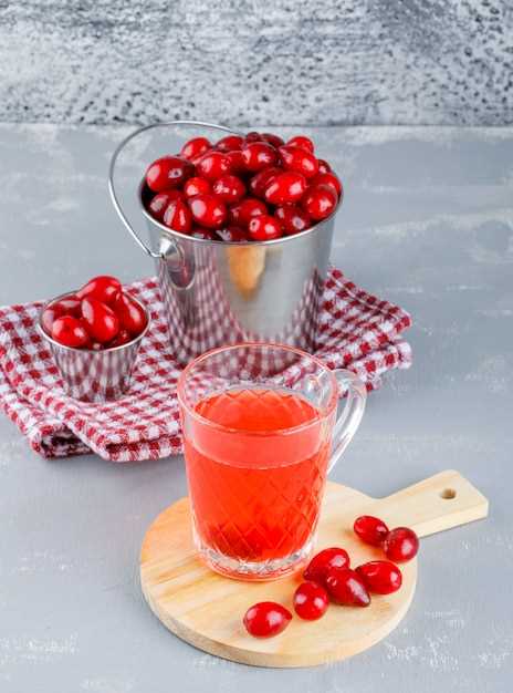 Подготовка ягод и базовых ингредиентов для клюквенного морса