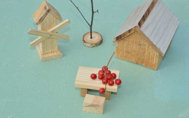 Украшение кормушки яркими красками и аппликациями