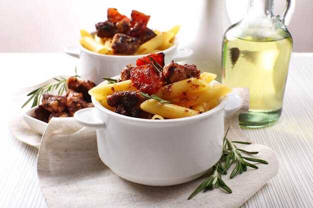 Процесс приготовления картошки со свининой в горшочках: пошаговая инструкция