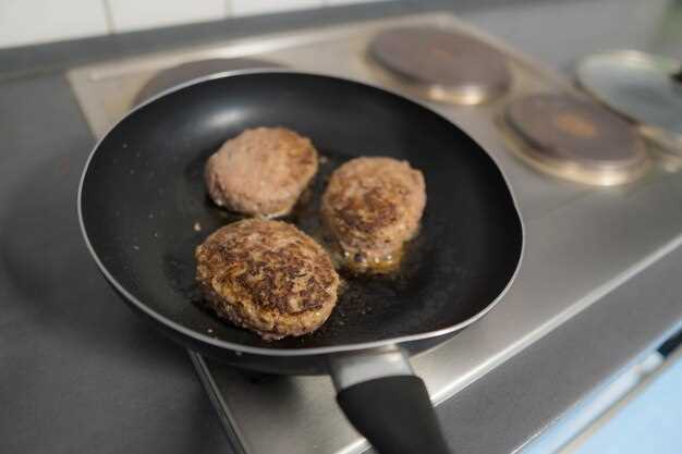 Подготовка дополнительных ингредиентов: лук, специи, хлеб