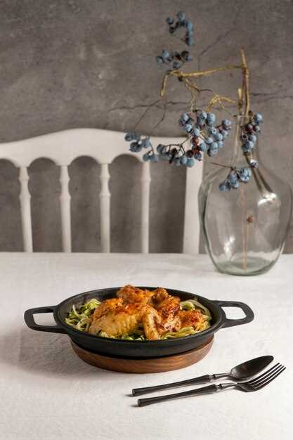 Финальное добавление сметаны и завершение приготовления