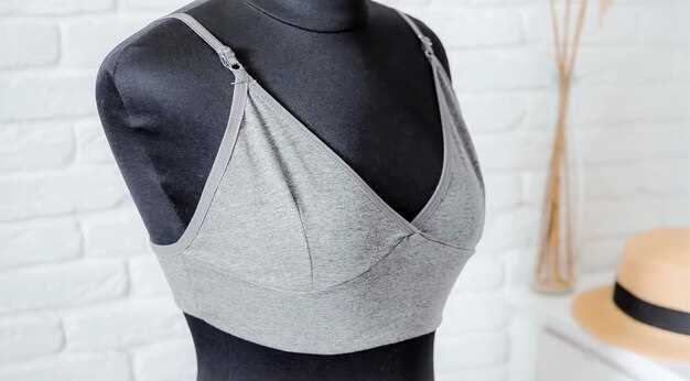 Регулируемые бретели и боковые вставки для комфорта