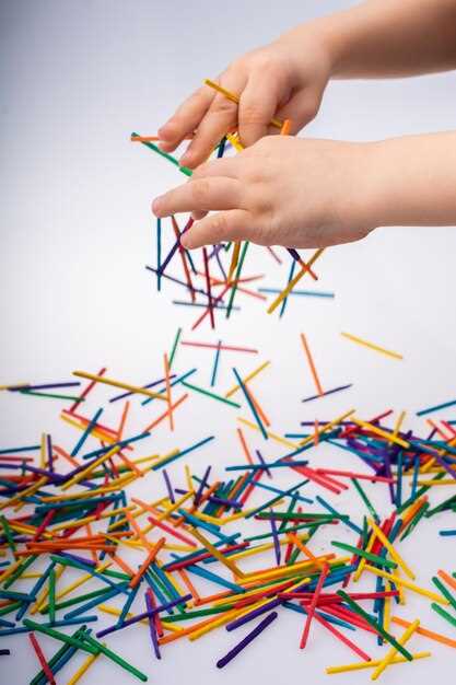 Играем с бумагой, пластилином и натуралистическими материалами