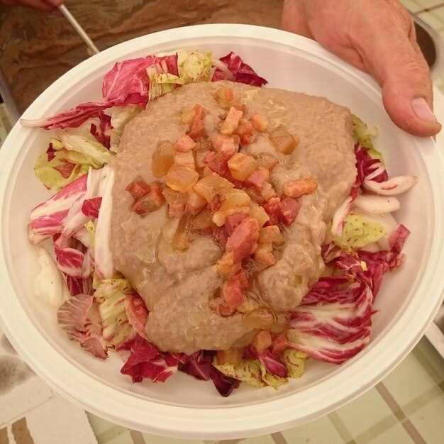 Легкий мясной рагу с тушеными овощами и зеленью