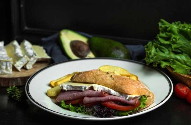 Соус из сливочного сыра и зелени к запеченной рыбе