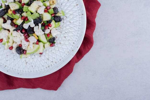 Комбинация киви, курицы и зелени для пикника