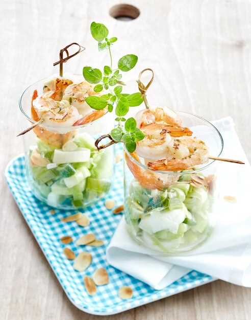 Классический салат с киви, курицей и сыром