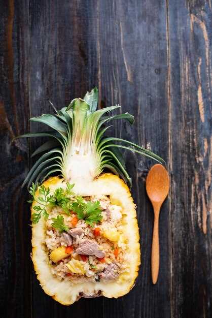 Салат с курицей, шампиньонами и ананасами в тарталетках