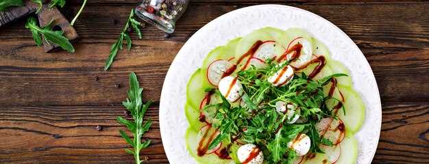 Подача и декор: как украсить салат для праздничного стола