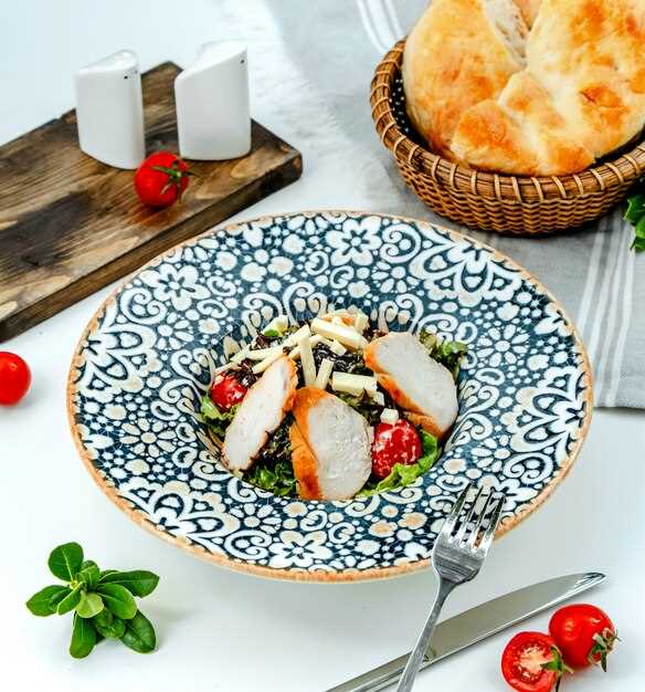 Оливье с копченым окорочком: традиционное сочетание