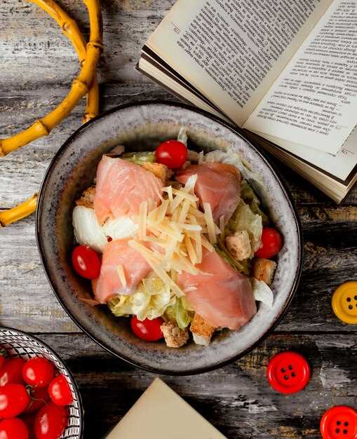 Греческий салат с ветчиной и фетой