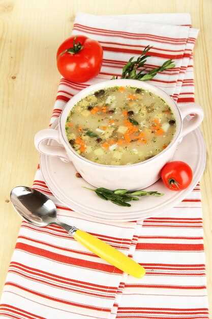 Подготовка овощей: лук, морковь, селёдки и другие компоненты