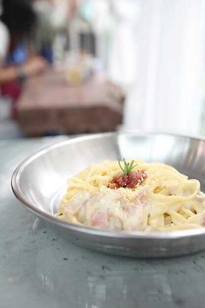 Техника приготовления и подача макарон с беконом и сливками