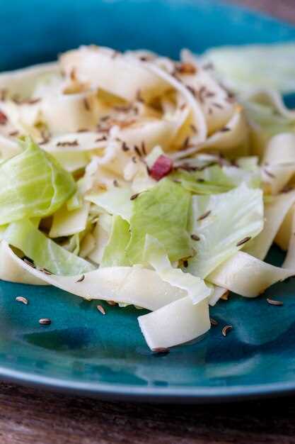 Обжаривание лука перед добавлением в салат: нужно или нет?