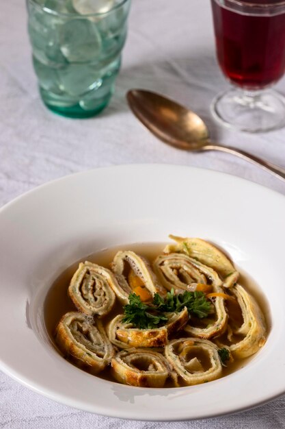 Приготовление основы бульона и подготовка ингредиентов