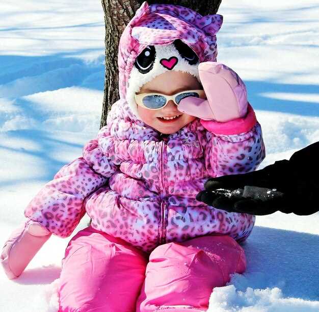 Особенности материала и утеплителя в комбинезоне Токка Трайб