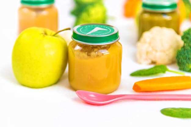 Завтраки: омлет с овощами, фруктовые пюре, каши на молоке