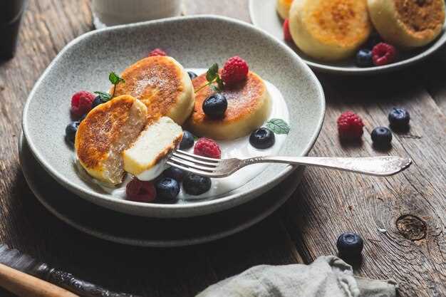 Выбор жарочного перьев или лопатки для формирования сырников