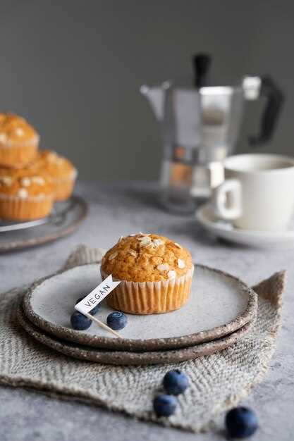 Варианты декора: глазурь, сахарная пудра и свежие фрукты