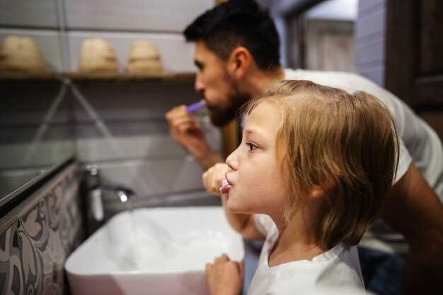 Создание положительных ассоциаций с водой через игры и ласку