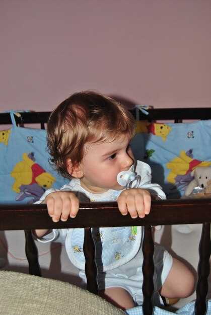 Причины, по которым ребёнок должен находиться в кроватке в первые годы жизни