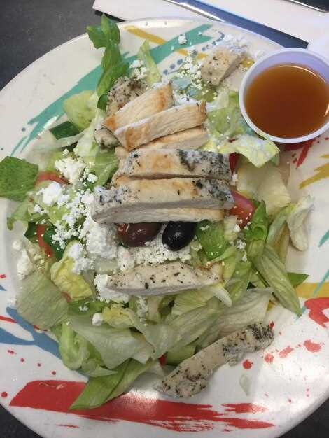 Истоки названия и история возникновения салата Цезарь