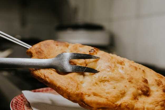 Добавление специй и дополнительных ингредиентов в фарш