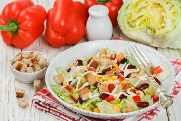 Салат из шпината, авокадо и кедровых орехов