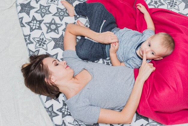 Когда и как удалять опасения и страхи, связанные со сном на животе