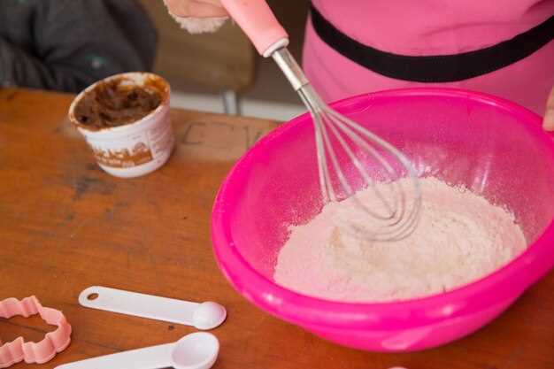 Как правильно формировать и укладывать эклеры на противень