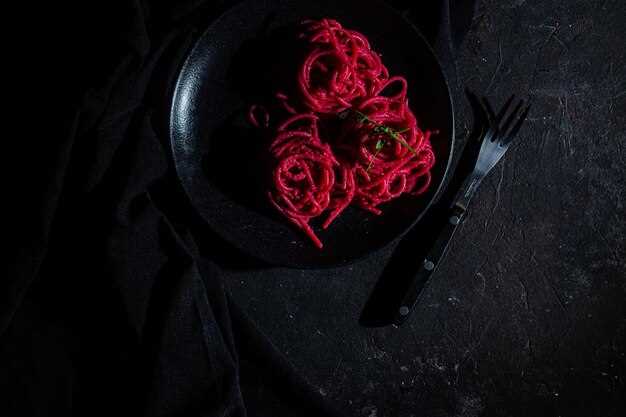 Этапы и техника сборки салата Черная Роза