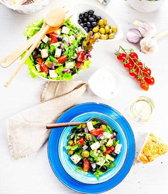 Легкий греческий салат с минимумом ингредиентов