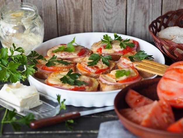 Добавление дополнительных ингредиентов: овощи, сыр, зелень