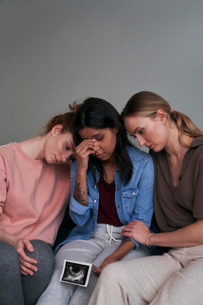 Кровянистые выделения: особенности и отличия