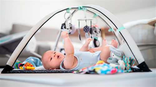 chto-rebenok-dolzhen-umet-v-2-mesyatsa-malchik