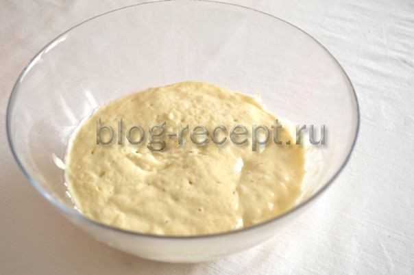 Пышные оладьи на кефире и сухих дрожжах вкусный рецепт