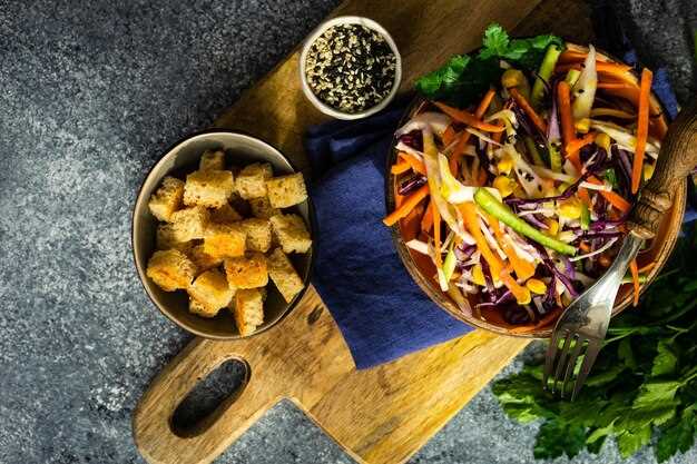 Лучшие простые рецепты салатов с капустой сухариками и колбасой на каждый день